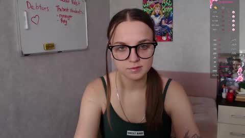 Snapshot of violetwin chatting on 10-18-25, 06:58 Violet online show from 10-18-25, 06:58