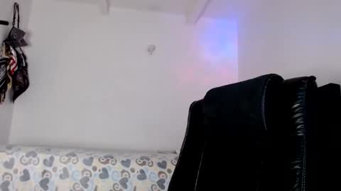 Snapshot of violetwitch05 chatting on 01-07-25, 04:48  Violet  online show from 01-07-25, 04:48