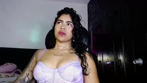 Snapshot of violetwitch05 chatting on 09-25-25, 02:48  Violet  online show from 09-25-25, 02:48