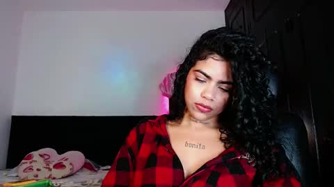 Snapshot of violetwitch05 chatting on 09-26-25, 05:55  Violet  online show from 09-26-25, 05:55