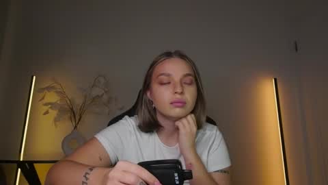 Violla online show from 11-22-25, 07:07