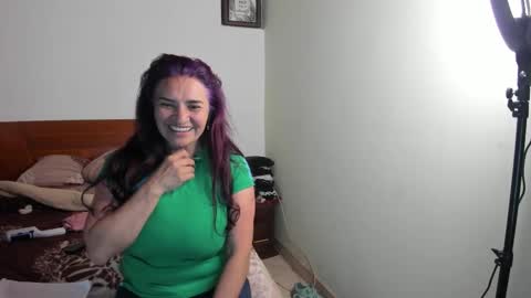 Snapshot of violleeet_ chatting on 12-16-25, 05:12 violleeet_ online show from 12-16-25, 05:12