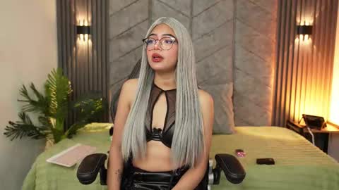 viollettebylyly online show from 10-03-25, 12:24