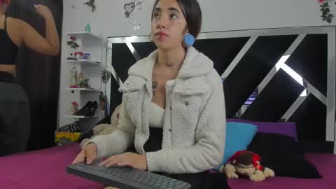 Snapshot of vip_thedivas chatting on 02-05-25, 11:55 The divas online show from 02-05-25, 11:55