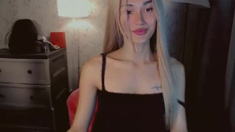 Pearl online show from 11-14-25, 01:26