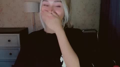 Pearl online show from 03-18-26, 03:04