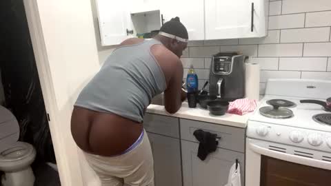 Elle Hood online show from 11-08-25, 04:29