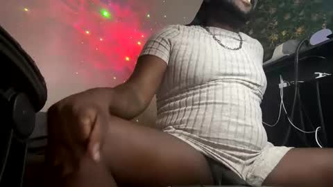 Elle Hood online show from 11-24-25, 03:06