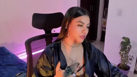 Snapshot of virtual111_ chatting on 01-08-25, 12:06 Lu online show from 01-08-25, 12:06