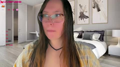 Snapshot of visecret chatting on 09-19-25, 05:42 Victoria Romans online show from 09-19-25, 05:42