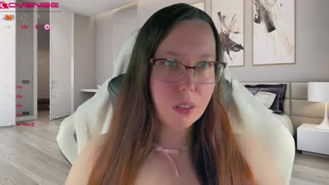 Snapshot of visecret chatting on 09-21-25, 12:07 Victoria Romans online show from 09-21-25, 12:07