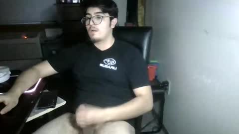 Snapshot of vitamin_cum chatting on 12-30-24, 03:03 college guy790 online show from 12-30-24, 03:03