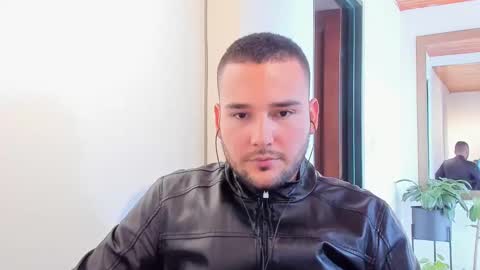 Vito Ferrer online show from 02-18-25, 05:10