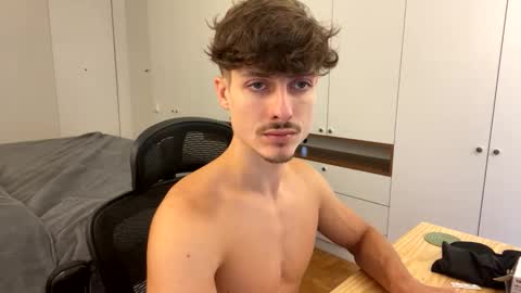 vitoraugustoxxx online show from 12-18-25, 12:11