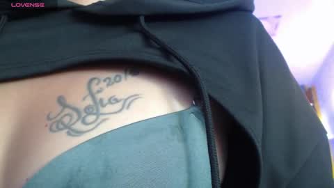 Snapshot of vitoria23_ chatting on 03-11-25, 01:56 victoria 3 online show from 03-11-25, 01:56