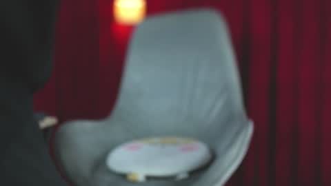 Snapshot of vitta_alfayed chatting on 12-29-24, 10:14 VittaaaPlease help me with your thumbs up its important  online show from 12-29-24, 10:14