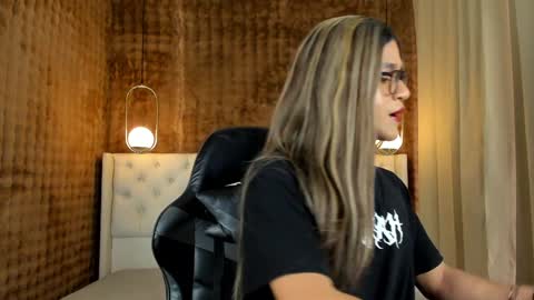 Snapshot of vitta_alfayed chatting on 01-25-25, 12:58 VittaaaPlease help me with your thumbs up its important  online show from 01-25-25, 12:58