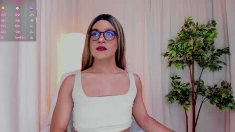 Snapshot of vitta_alfayed chatting on 03-09-25, 06:11 VittaaaPlease help me with your thumbs up its important  online show from 03-09-25, 06:11