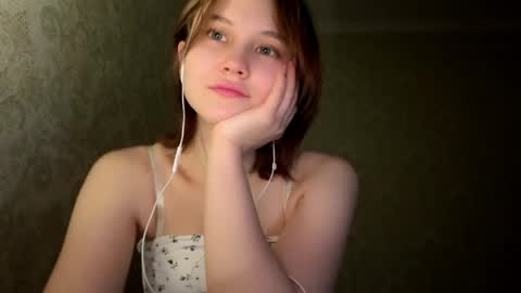Snapshot of vivatrude chatting on 05-14-26, 04:14 Sonya online show from 05-14-26, 04:14