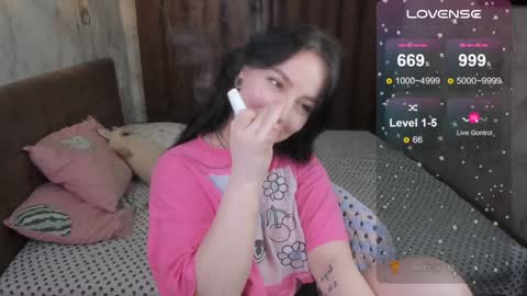 Snapshot of vivi__squirrel chatting on 01-30-25, 09:15 Vivi online show from 01-30-25, 09:15