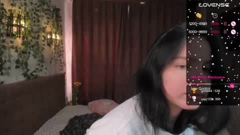 Snapshot of vivi__squirrel chatting on 03-09-25, 08:40 Vivi online show from 03-09-25, 08:40