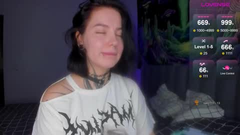 Snapshot of vivi__squirrel chatting on 09-10-25, 01:16 Vivi online show from 09-10-25, 01:16