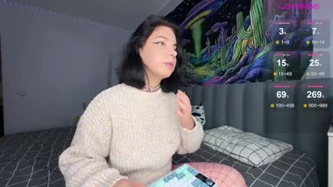 Snapshot of vivi__squirrel chatting on 09-24-25, 06:06 Vivi online show from 09-24-25, 06:06