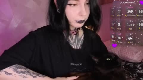Vivi   online show from 05-29-26, 08:34