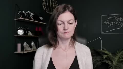 Vivian online show from 10-29-25, 07:43