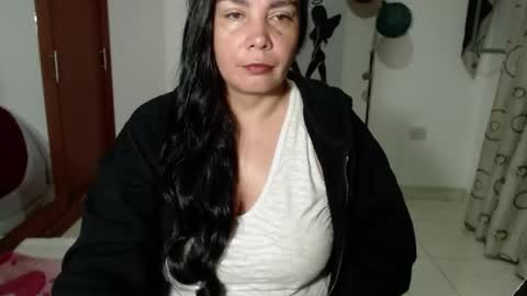 vivian_milf_paint online show from 10-03-25, 04:31