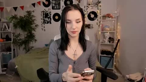 vivian_qwerty online show from 12-25-24, 04:12