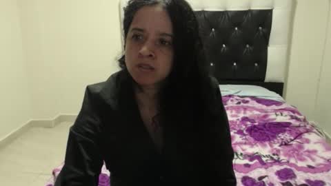 Snapshot of vivian_walt_ chatting on 05-17-26, 06:00 melissa online show from 05-17-26, 06:00