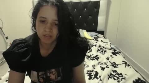 Snapshot of vivian_walt_ chatting on 05-23-26, 05:01 melissa online show from 05-23-26, 05:01