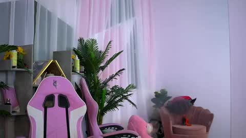 Snapshot of vivianestein chatting on 02-24-25, 01:13 Vivi online show from 02-24-25, 01:13