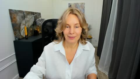 Snapshot of vivianlirei chatting on 05-03-26, 04:40 Sinti online show from 05-03-26, 04:40
