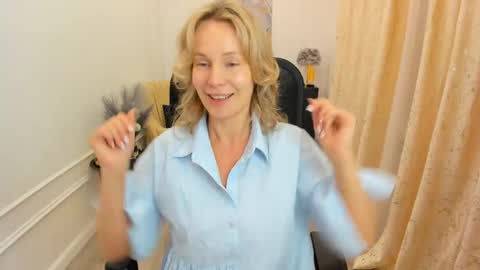 Snapshot of vivianlirei chatting on 06-07-26, 04:27 Sinti online show from 06-07-26, 04:27