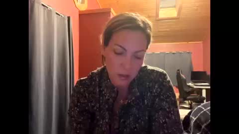 VivianLuxe online show from 10-18-25, 05:32