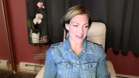 VivianLuxe online show from 10-27-25, 12:47