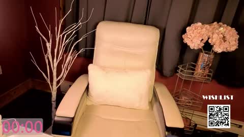 VivianLuxe online show from 11-28-25, 04:59