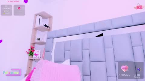 Snapshot of vivianne_scott chatting on 02-22-25, 03:03 Vivi online show from 02-22-25, 03:03