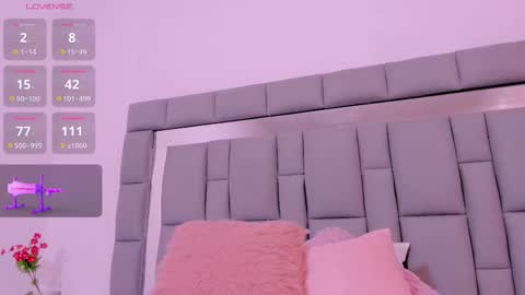 Snapshot of vivianne_scott chatting on 09-29-25, 12:10 Vivi online show from 09-29-25, 12:10