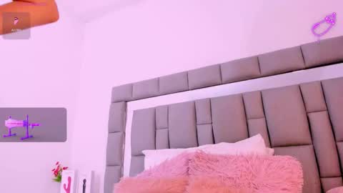 Snapshot of vivianne_scott chatting on 10-01-25, 12:11 Vivi online show from 10-01-25, 12:11