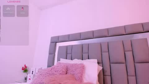 Snapshot of vivianne_scott chatting on 10-03-25, 12:02 Vivi online show from 10-03-25, 12:02