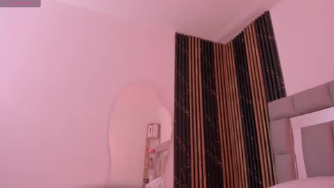 Snapshot of vivianne_scott chatting on 10-16-25, 12:28 Vivi online show from 10-16-25, 12:28