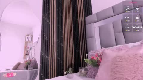 Snapshot of vivianne_scott chatting on 10-20-25, 12:05 Vivi online show from 10-20-25, 12:05