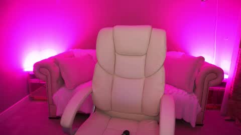 Vivien online show from 10-21-25, 08:09