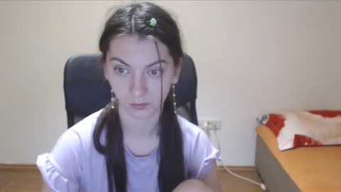 Snapshot of vivianngray chatting on 12-06-24, 02:13 Vivian Gray online show from 12-06-24, 02:13