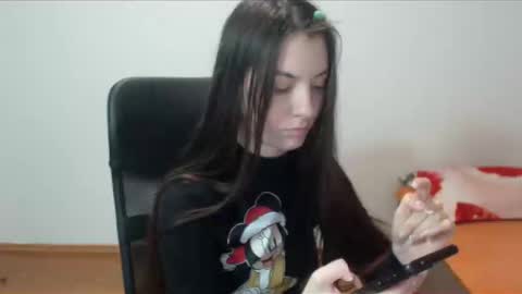 Snapshot of vivianngray chatting on 12-14-24, 05:25 Vivian Gray online show from 12-14-24, 05:25
