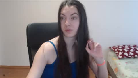 Snapshot of vivianngray chatting on 01-01-25, 11:05 Vivian Gray online show from 01-01-25, 11:05