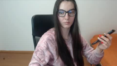 Snapshot of vivianngray chatting on 02-18-25, 07:09 Vivian Gray online show from 02-18-25, 07:09